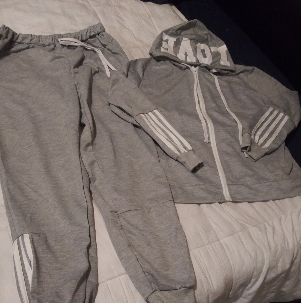 Grey Love Jogging Set Size XL New No Tags